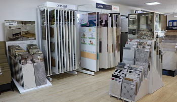 Салон при складе: Янино-1, ул. Заводская, уч. 37