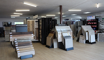 Салон при складе: Янино-1, ул. Заводская, уч. 37