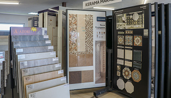 Салон при складе: Янино-1, ул. Заводская, уч. 37